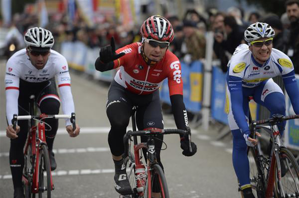 Kris Boeckmans wins stage 1